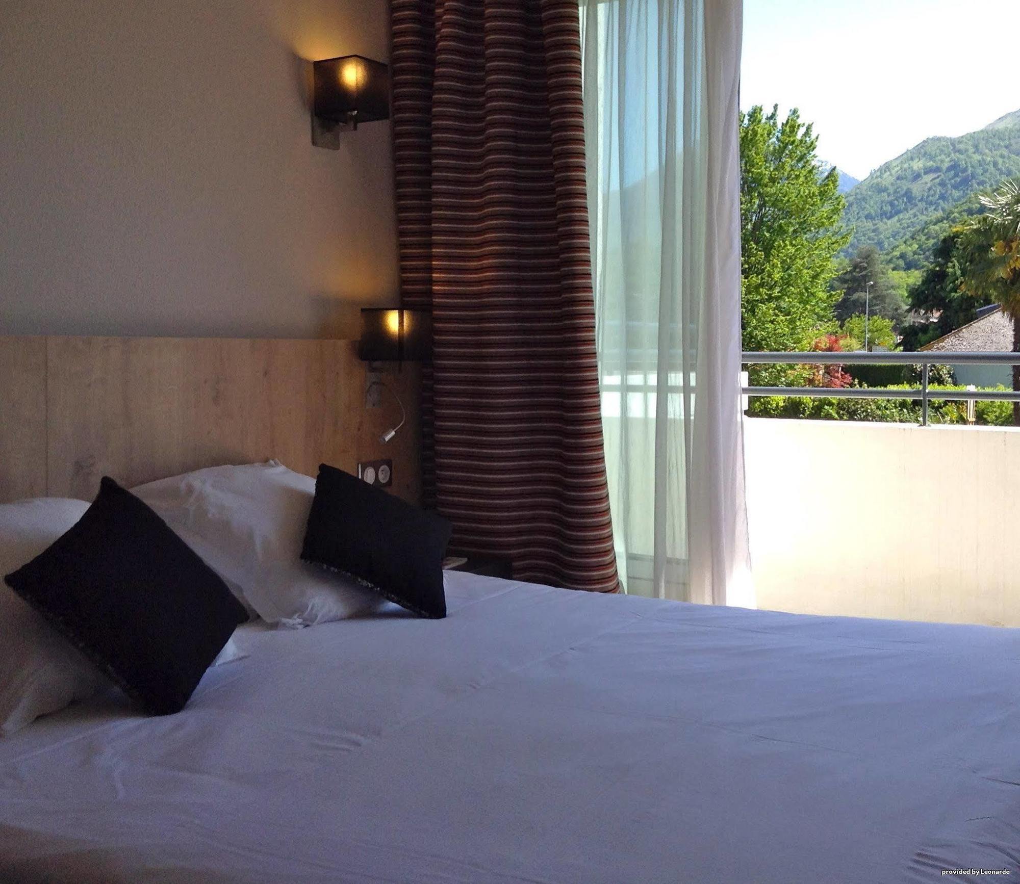 Logis Hotel Le Miramont Argelès-Gazost Buitenkant foto