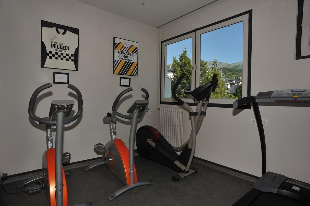 Logis Hotel Le Miramont Argelès-Gazost Buitenkant foto